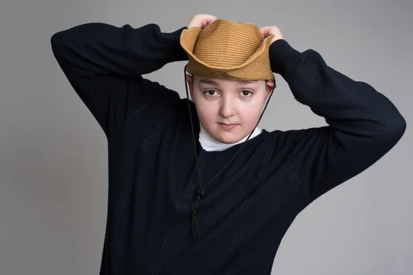 Teen boy v klobouku — Stock fotografie