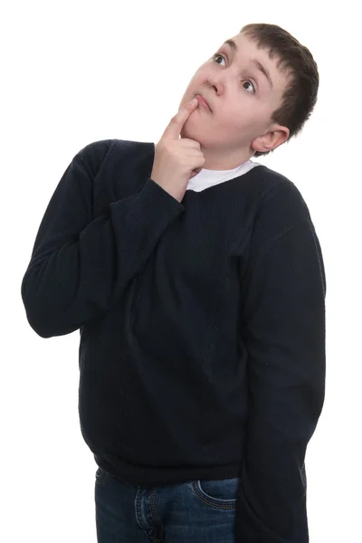 rahat kıyafetler beyaz zemin üzerine izole dalgın genç