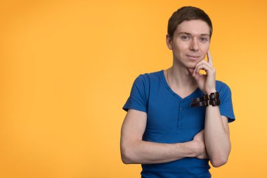 Düşünen adamın portresi