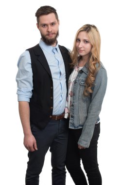 genç çifte sarılma portresi