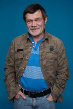 yaşlı bir adam ile bir sakal, bıyık