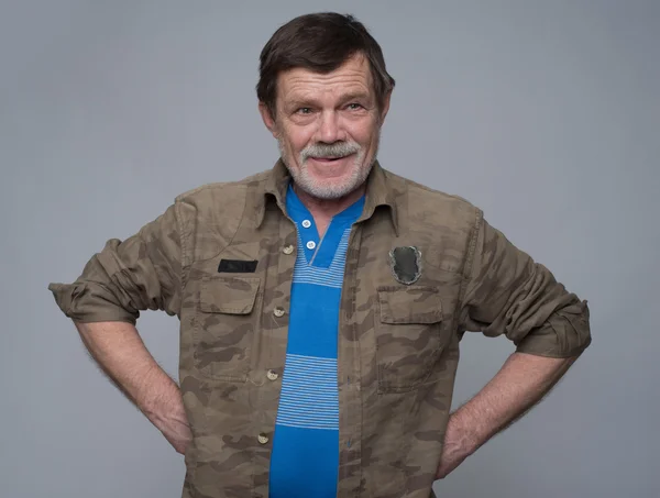 Son sınıfın ayakta durduğu stüdyonun fotoğrafı. 