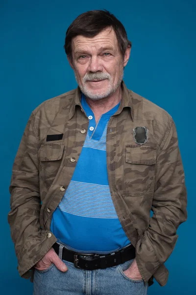 yaşlı bir adam ile bir sakal, bıyık