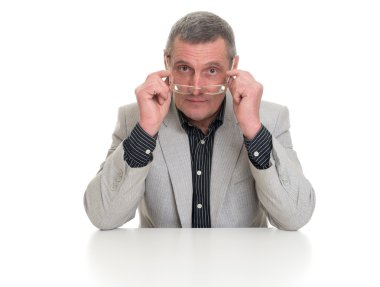 Kameraya bakarak başarılı olgun iş adamı  