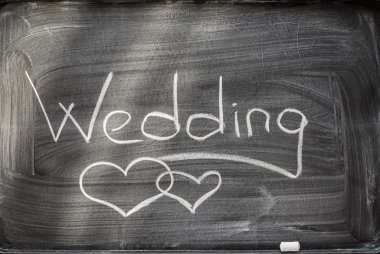 Düğün yazı tahtası ve tebeşirler.