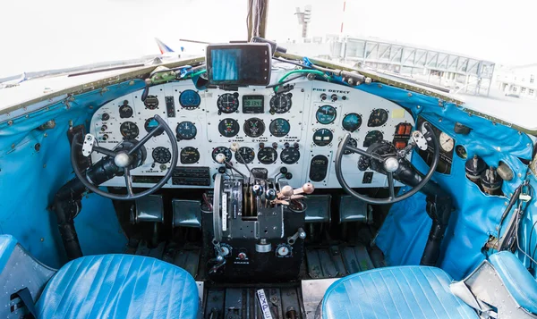 Cockpit of retro plane — Stock Photo, Image