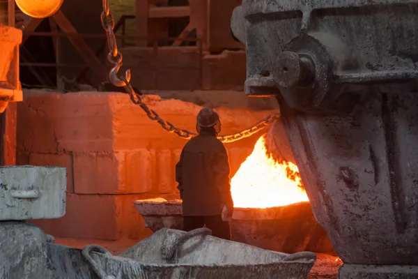 Smelting metal liquid iron foundry — Stock Photo, Image