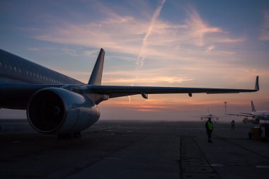 Havaalanı apron üzerinde alacakaranlık