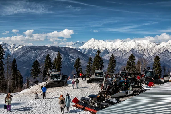 Sochi Rusia Marzo 2021 Krasnaya Polyana Resort Día Claro Soleado — Foto de Stock