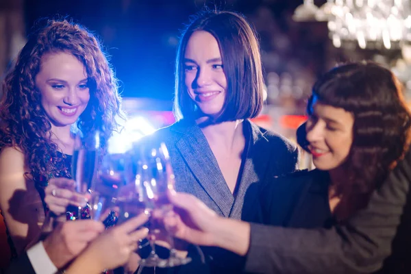 Happy Friends Clinking Glasses Champagne Party Nightclub Young People Celebrating — Stock Photo, Image