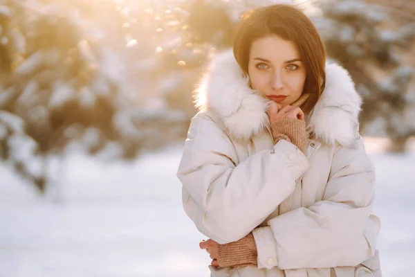 Beautiful Woman Winter Clothes Posing Snowy Park Young Lady Walking — Stock Photo, Image