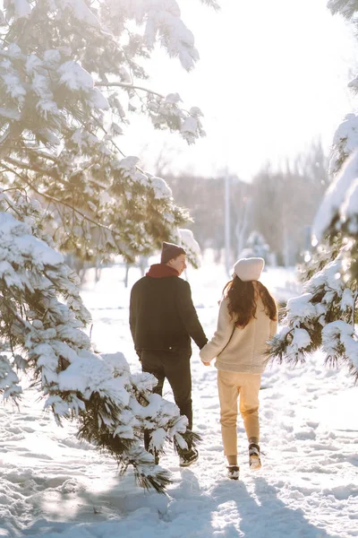 Young Couple Winter Holiday Snowy Forest Happy Man Woman Having — Stock Photo, Image