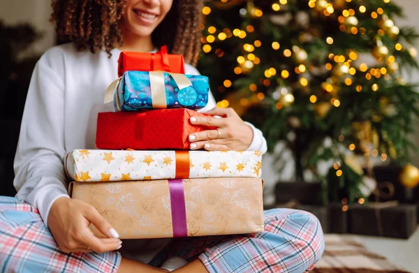 Coffret Cadeau Noël Nouvel Entre Les Mains Des Femmes Bonne — Photo