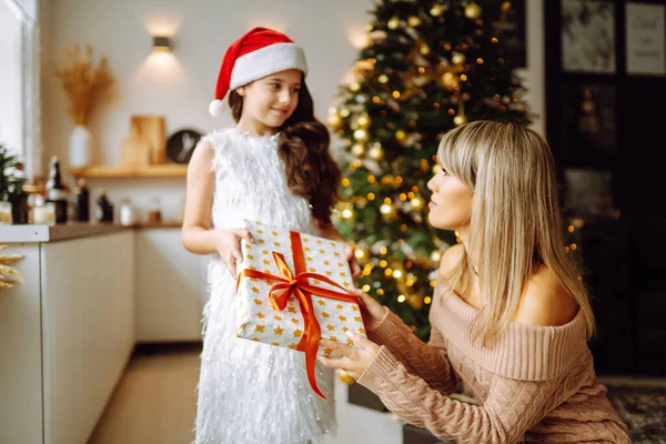 Cute Little Girl Giving His Handsome Mother Gift Box Cheerful — Stock Photo, Image