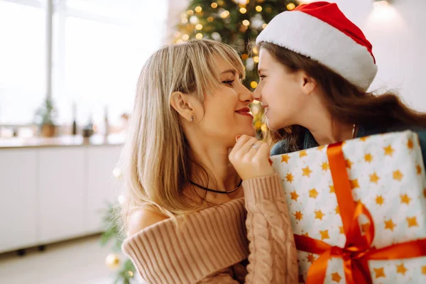 Cute Little Girl Giving His Handsome Mother Gift Box Cheerful — Stock Photo, Image