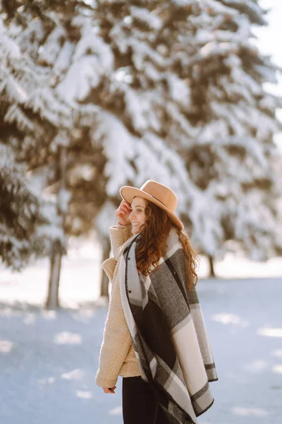 Young Woman Enjoying Winter Weather Snow Forest Cold Weather Winter — Stock Photo, Image