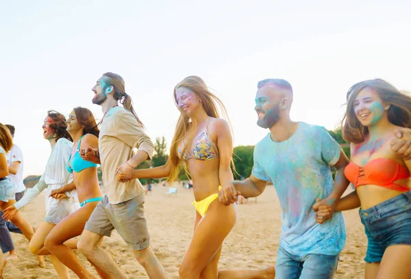 Teenagers Friends Have Fun Holi Festival Beach Party Celebrating Traditional — Stock Photo, Image