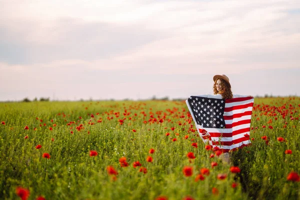 Young Woman Waves American Flag Poppy Field United States America — Stock Photo, Image