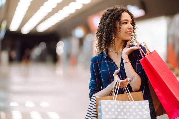 Hora Comprar Una Joven Después Compras Centro Comercial Consumismo Venta — Foto de Stock