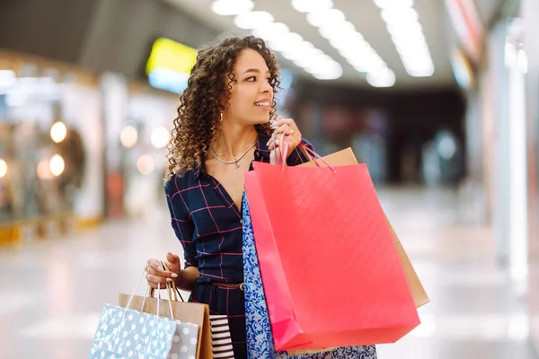 Hora Comprar Una Joven Después Compras Centro Comercial Consumismo Venta — Foto de Stock