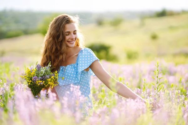 Portrait Beautiful Woman Amazing Blooming Field Nature Vacation Relax Lifestyle — Stock Photo, Image