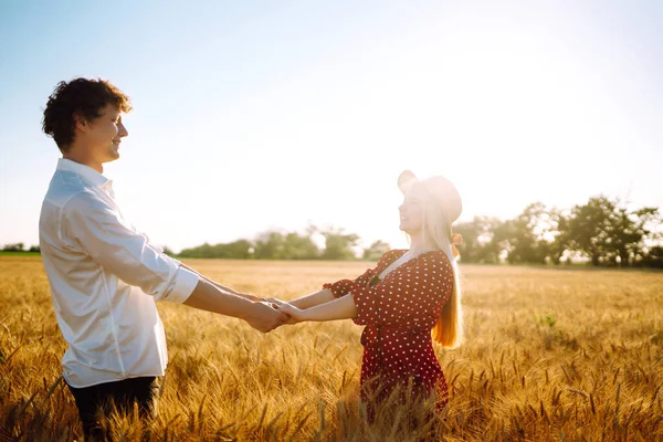 Young Happy Couple Hugging Wheat Field Sunset Enjoying Time Together — Zdjęcie stockowe