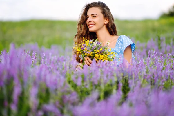 Young Woman Stylish Summer Dress Feeling Free Field Flowers Sunshine — Stock Photo, Image