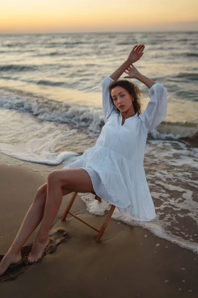 Young Happy Woman White Fluttering Dress Walks Seashore Girl Looks —  Fotos de Stock