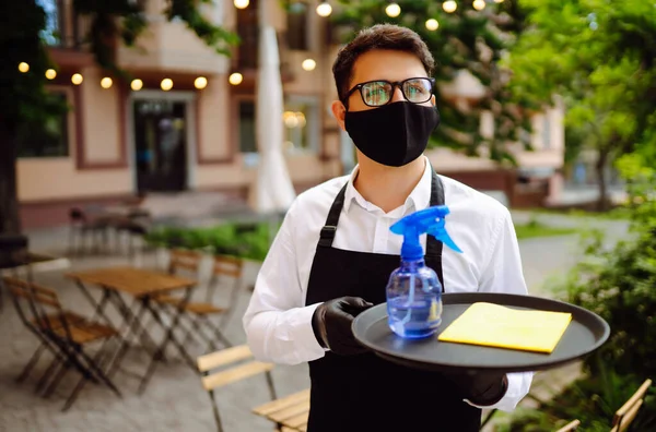 Disinfecting Prevent Covid Waiter Protective Face Mask Gloves Cleaning Disinfecting — ストック写真