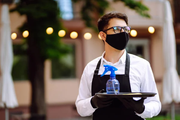 Disinfecting Prevent Covid Waiter Protective Face Mask Gloves Cleaning Disinfecting — Foto de Stock