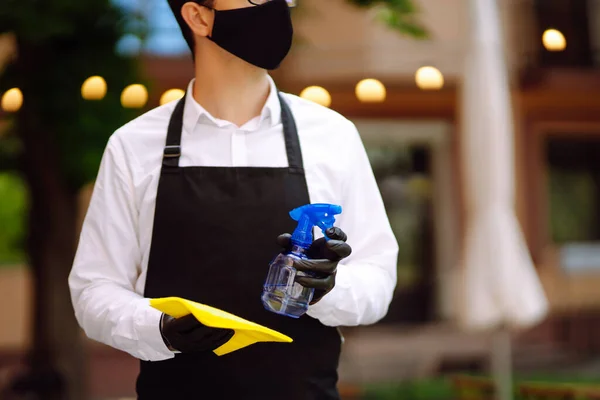 Disinfecting Prevent Covid Waiter Protective Face Mask Gloves Cleaning Disinfecting — Stock Photo, Image