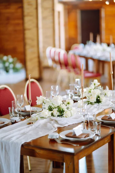 Mesa Cuidadosamente Decorada Para Evento Hermoso Servicio Boda Cumpleaños Fiesta —  Fotos de Stock