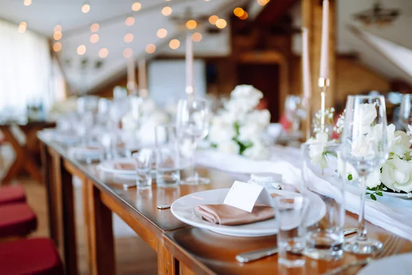 행사를 아담하게 장식된 탁자가 맛있어 보이는군 결혼식 이벤트 — 스톡 사진