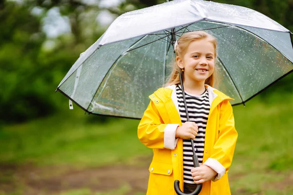 Little Girl Transparent Umbrella Playing Rain Sunny Autumn Day Beautiful — Fotografia de Stock
