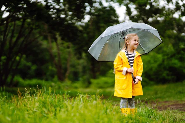 Little Girl Transparent Umbrella Playing Rain Sunny Autumn Day Beautiful — Fotografia de Stock