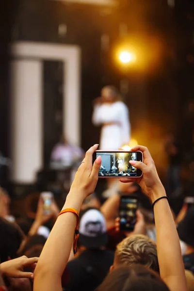 Using Smartphone Public Event Live Music Festival Holding Mobile Phone — Stock Photo, Image