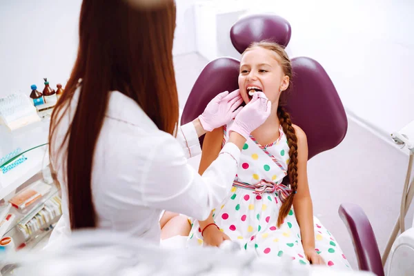 Little Girl Dentist Appointment Inspection Oral Cavity Teeth Child Early — Stock Photo, Image