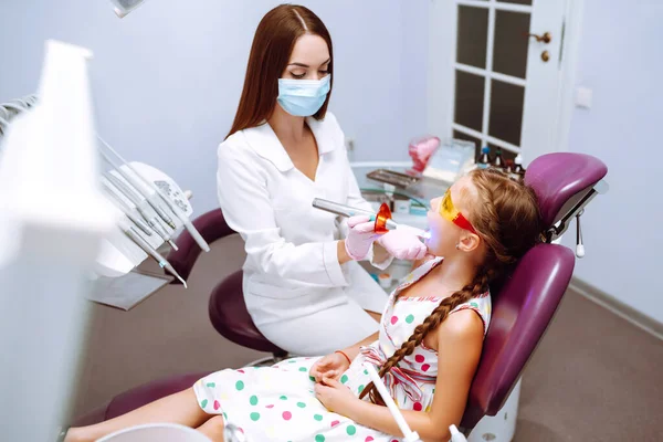 Little Girl Dentist Appointment Inspection Oral Cavity Teeth Child Early — Zdjęcie stockowe