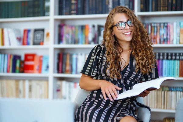 Young Woman Reading Book University Library Female Student Education Concept — Stock Photo, Image