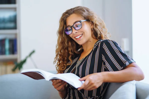 Young Woman Reading Book University Library Female Student Education Concept — Stock Photo, Image