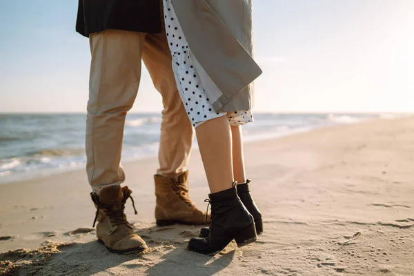 Fashion Couple Enjoying Each Other Beach Autumn Sunny Day Travel — Stock Photo, Image