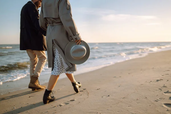 Fashion Couple Enjoying Each Other Beach Autumn Sunny Day Travel — Stock Photo, Image