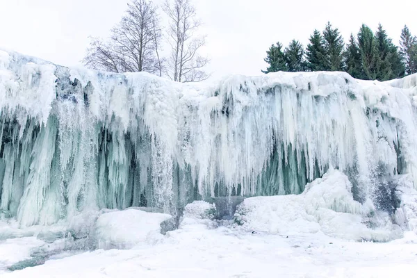 Эстонский Водопад Зимой — стоковое фото
