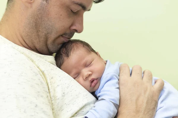 Man Baby Sleeping His Lap — Stock Photo, Image