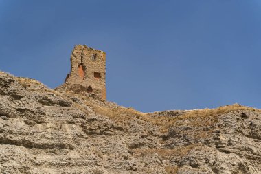İspanya Çölü 'ndeki eski kalenin dış duvarının görüntüsü.