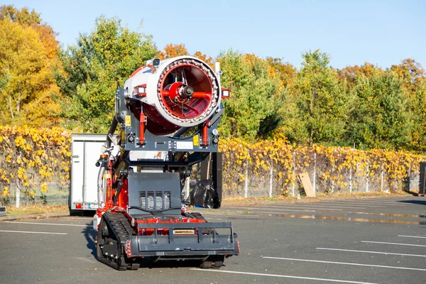 High-tech požární robot s hadicí pro hašení požárů Stock Snímky