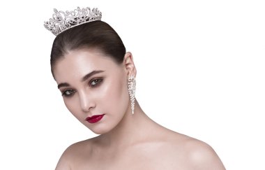 süsler ile şık bir model