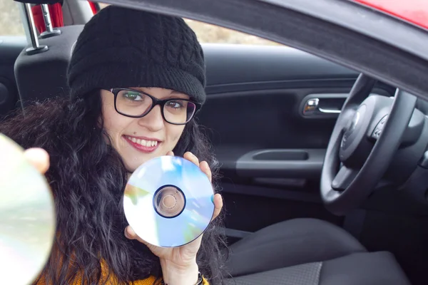 Bazı CD'ler arabasıyla kız
