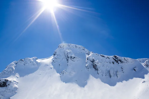 Гірського ланцюга з снігу у Піренеях, Франції — стокове фото