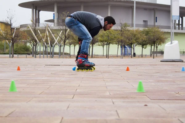 adam buz pateni hatlı koniler ile